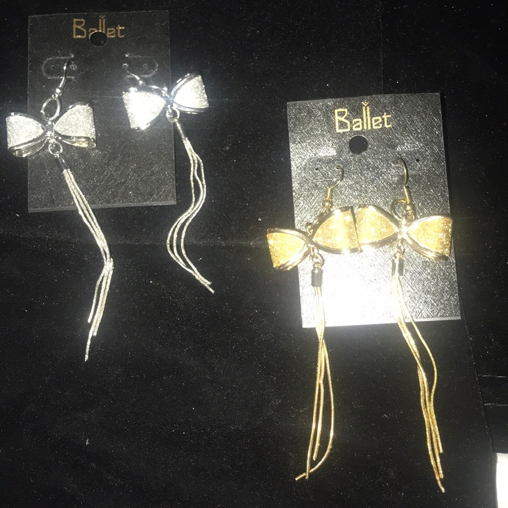 Gorgeous dangling bow earrings